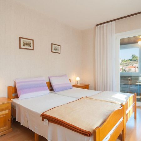 1 Bedroom Cozy Apartment In Splitska Exterior photo