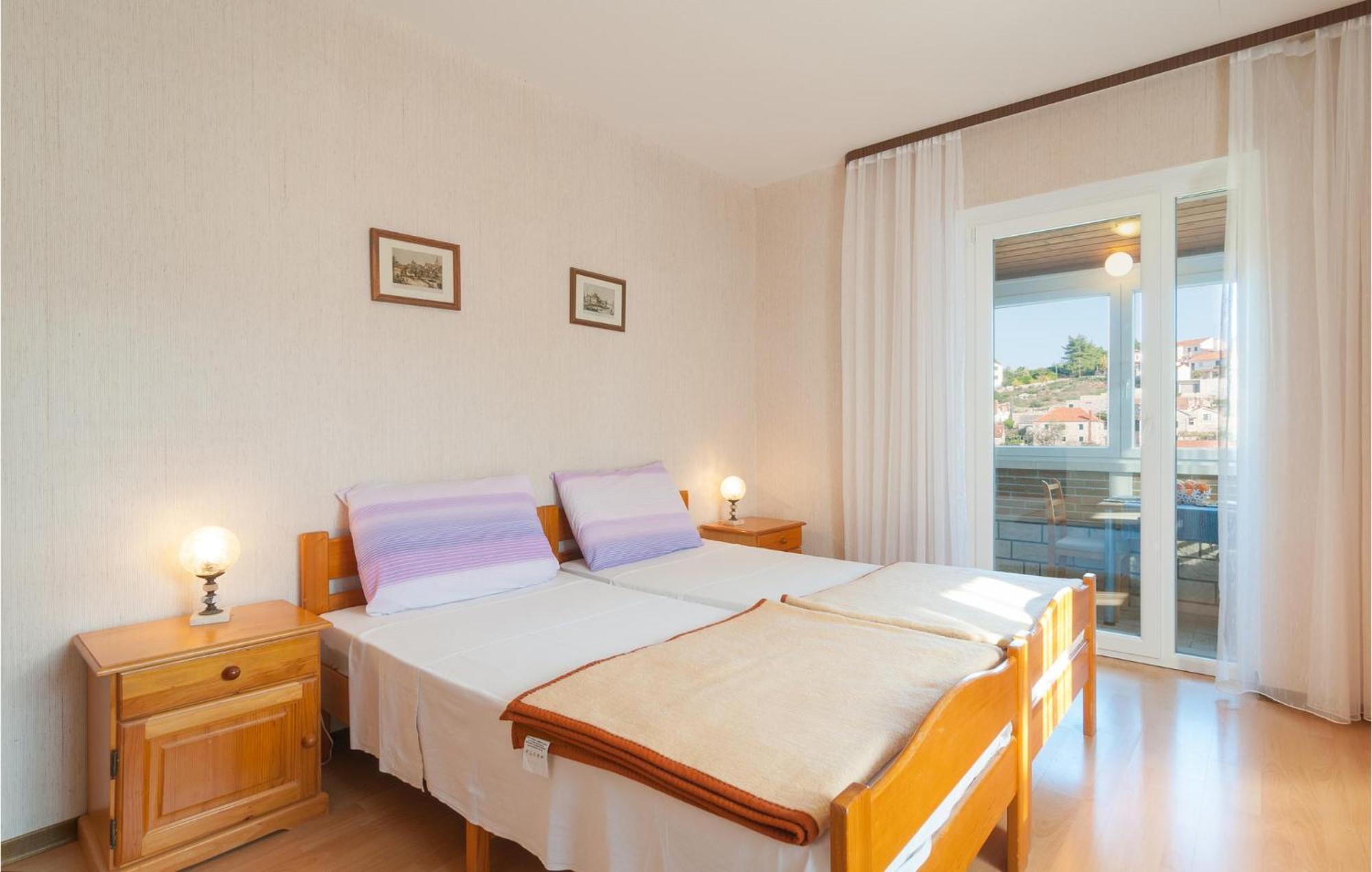 1 Bedroom Cozy Apartment In Splitska Exterior photo