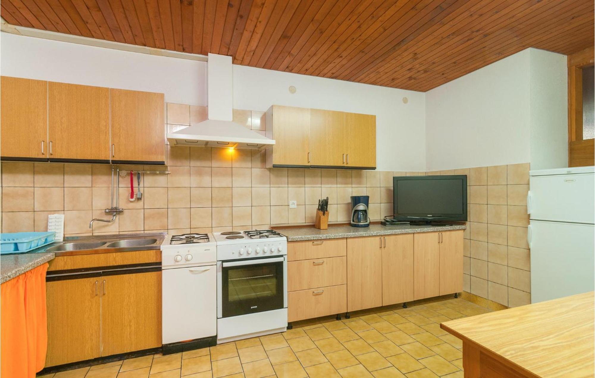 1 Bedroom Cozy Apartment In Splitska Exterior photo