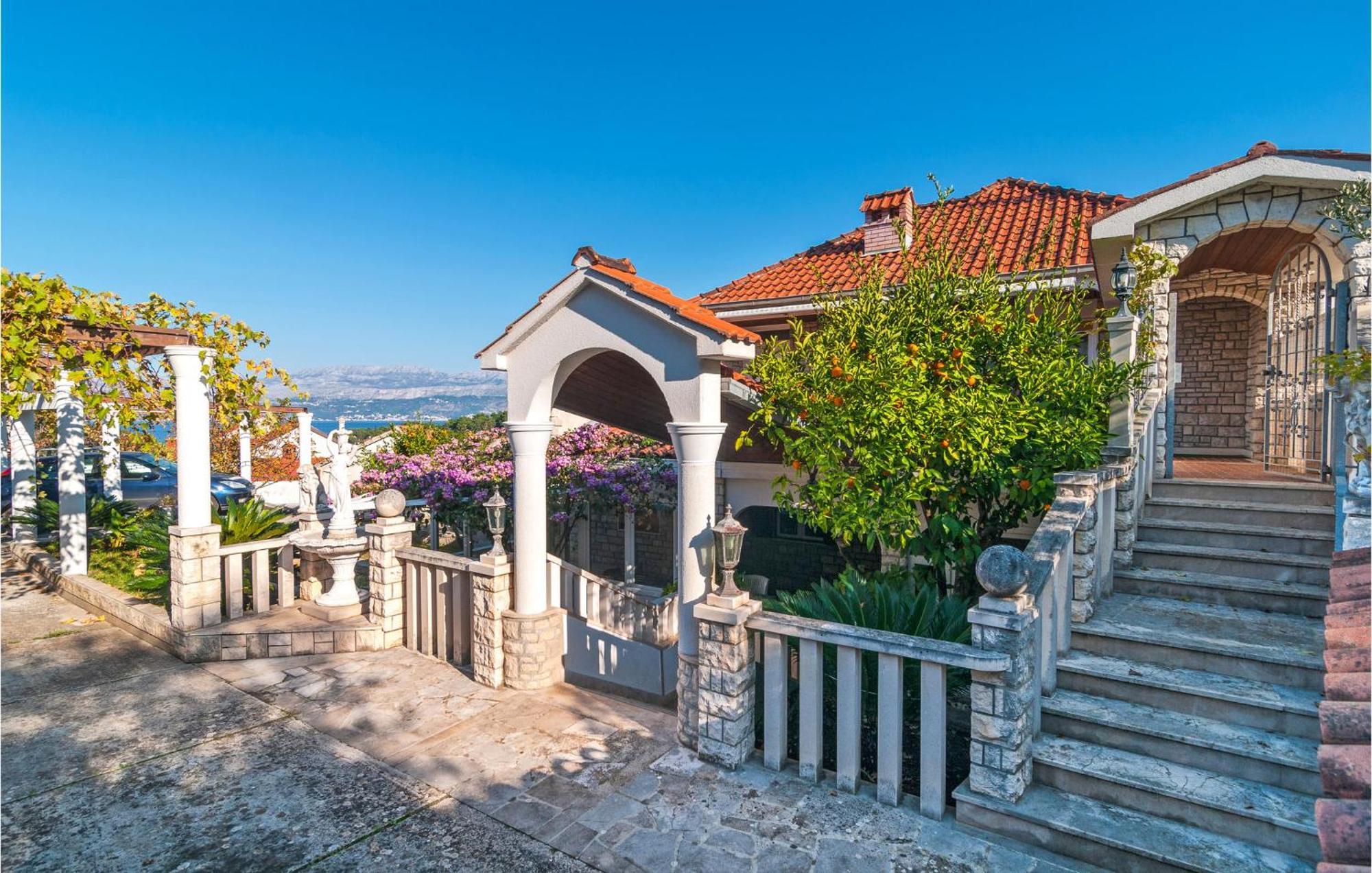 1 Bedroom Cozy Apartment In Splitska Exterior photo