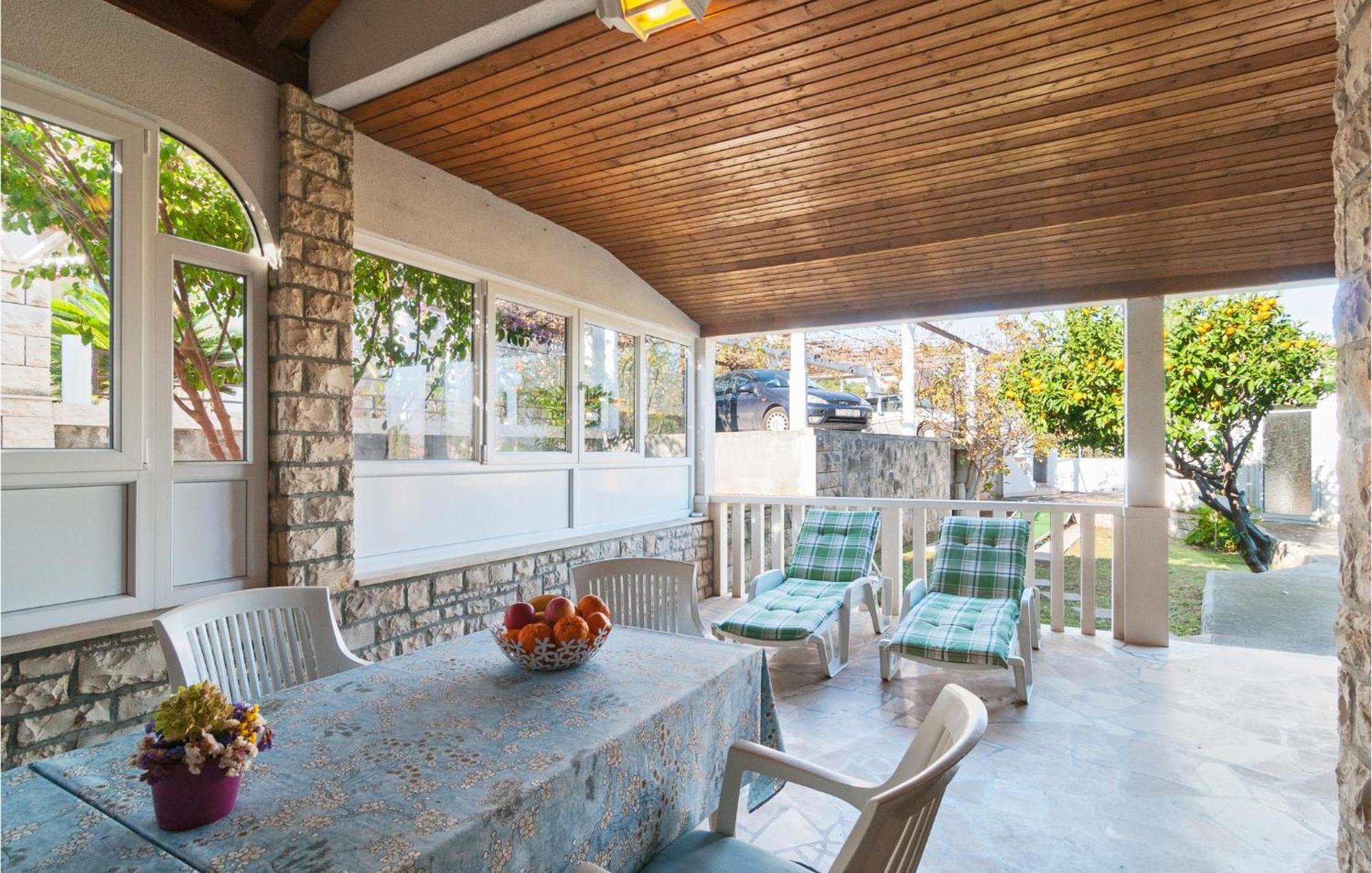 1 Bedroom Cozy Apartment In Splitska Exterior photo